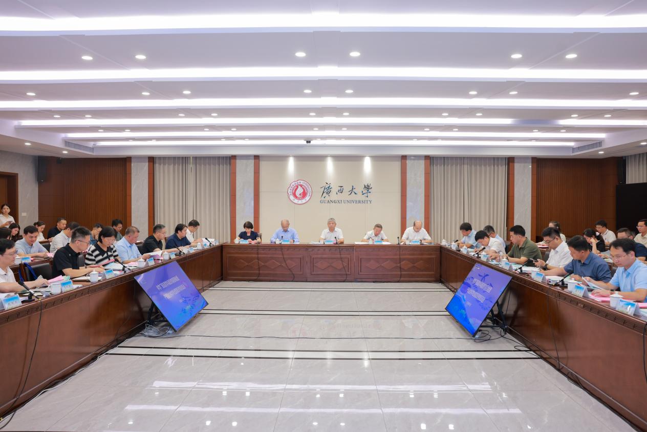                 我校召开林学广西高原学科建设专家咨询会暨产教融合林学专业群建设专家...