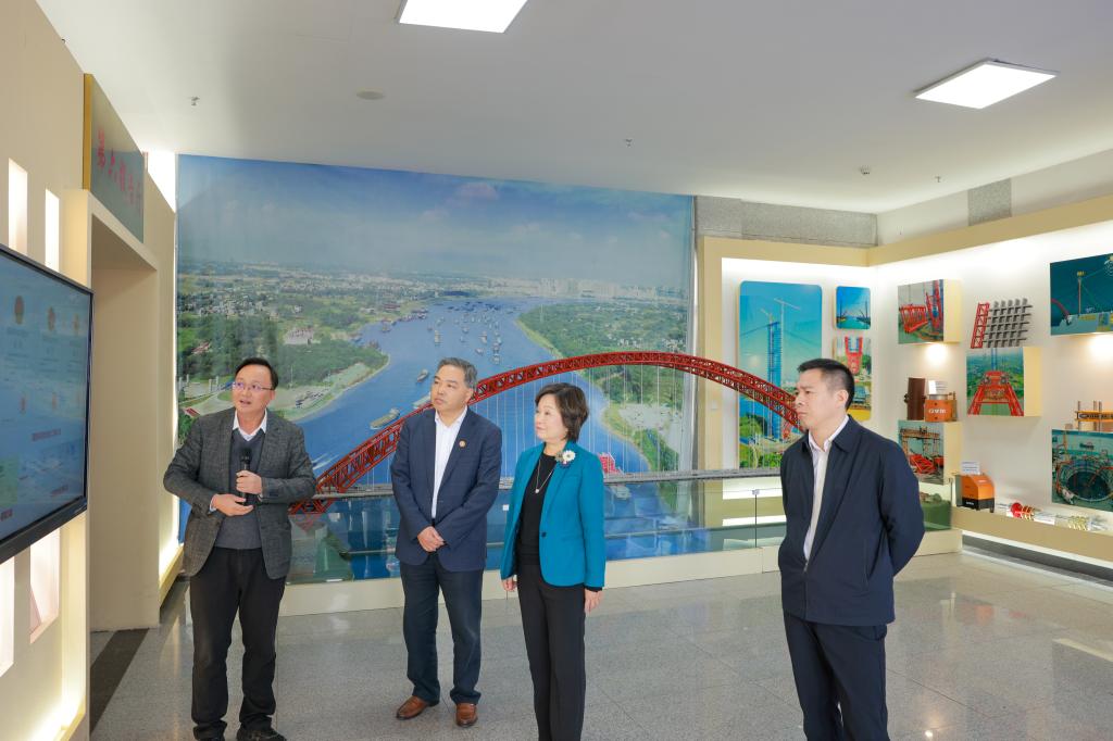                 香港特别行政区政府教育局局长蔡若莲率代表团到访我校（2025-12-31）