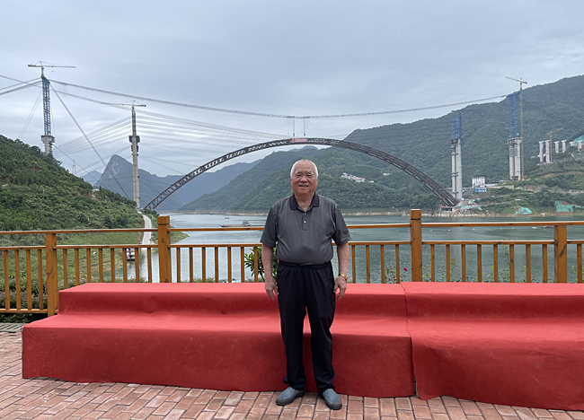 我校郑皆连院士主持修建的世界最大跨径拱桥——天峨龙滩特大.