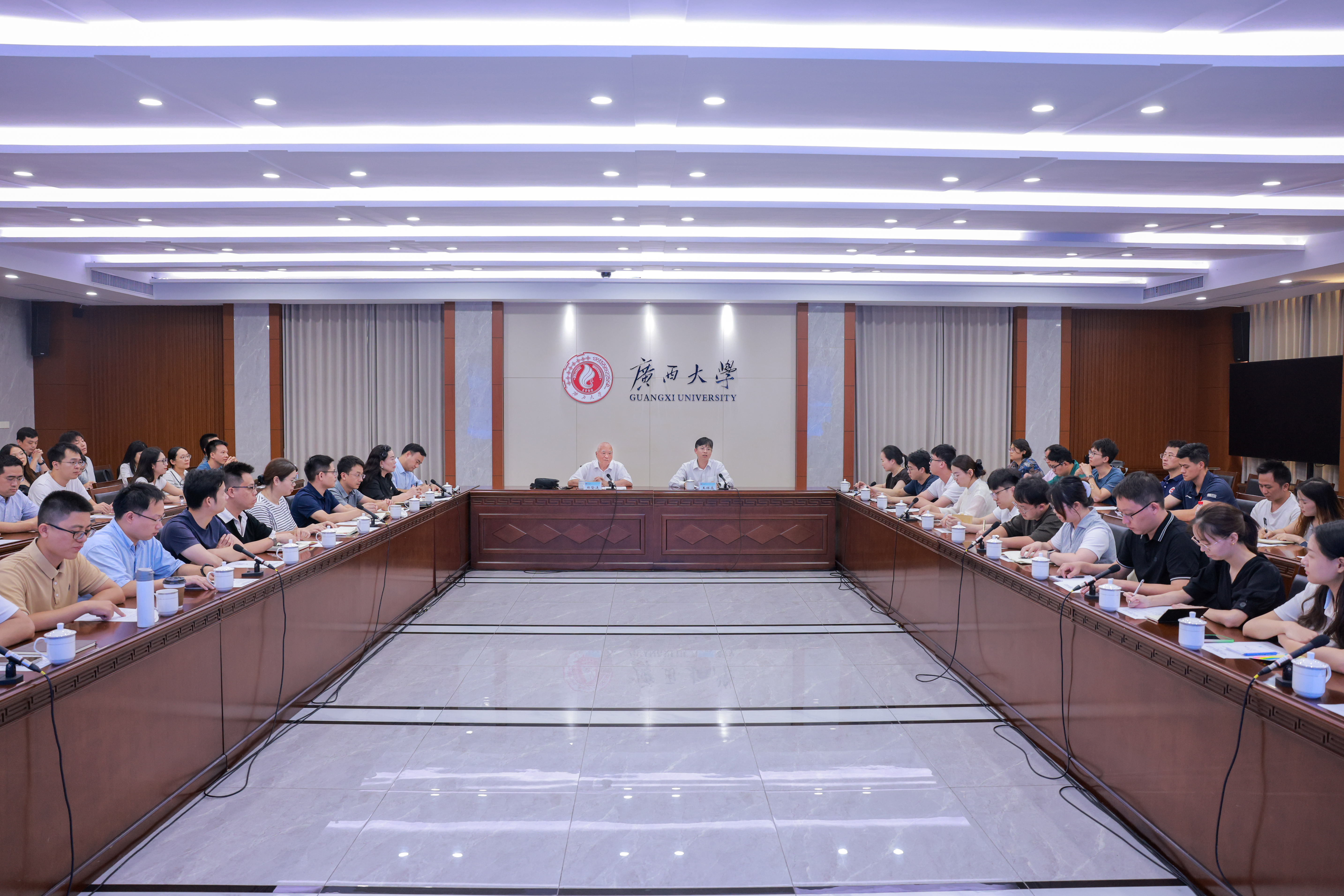                 我校举办“君武菁英汇”之“师道传承·使命引航”院士与青年教师面对面座...