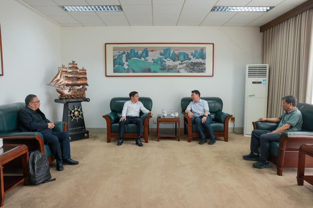                 管理世界杂志社到校调研交流（2026-04-17）