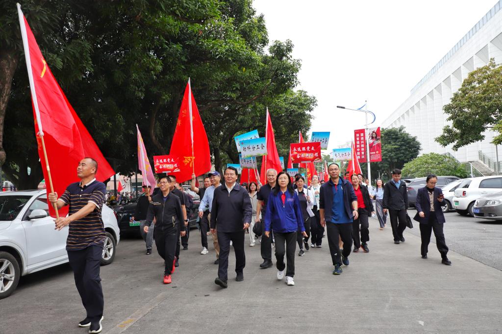                 我校举行“永远跟党走 奋进新征程”教职工健步走活动（2025-12-23）