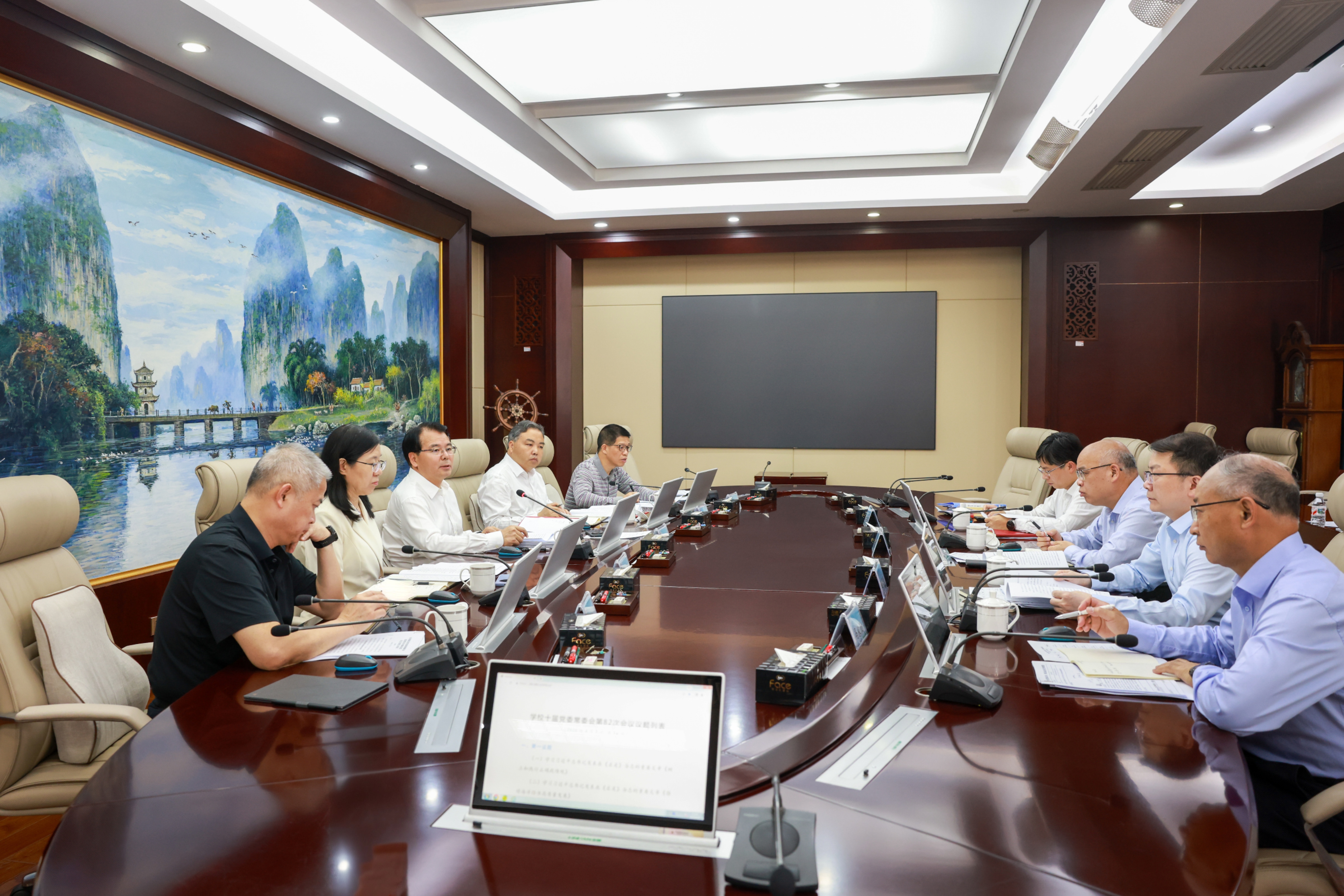                 校十届党委常委会第82次会议召开 李国忠主持（2026-04-01）