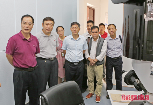 自治区政协副秘书长、办公厅副主任刘迎春一行到广西大学调研