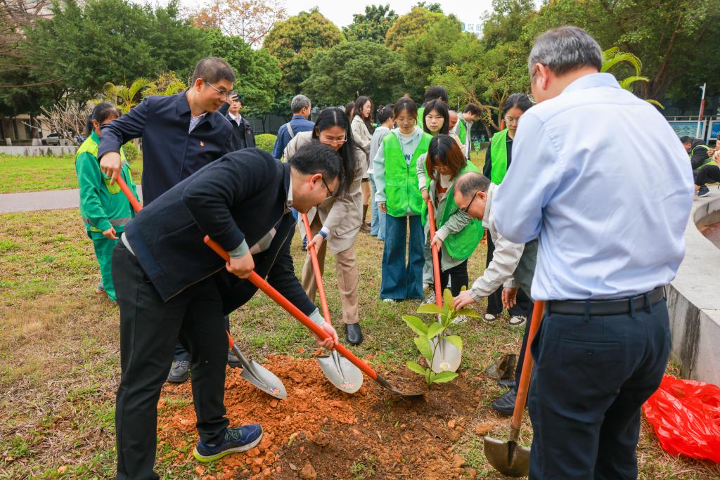                 我校开展2025年“植绿护绿植树节活动月”系列活动（2025-03-18）