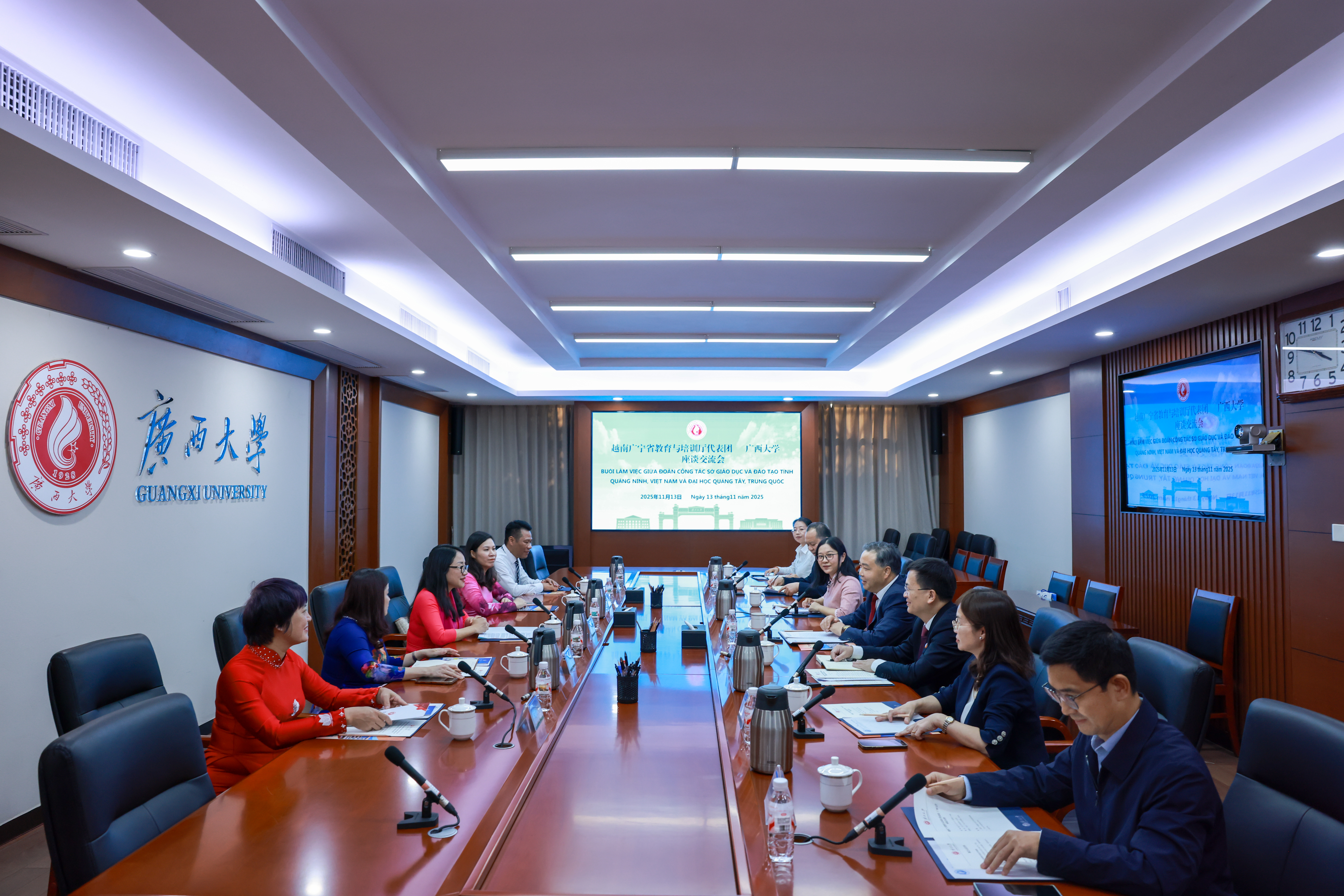                 越南广宁省教育与培训厅代表团到访我校（2025-11-18）